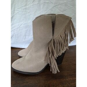 NWOT Maurices 8 Darcy Fringe Ankle Boot Stacked Heel Ankle Cowboy Fringe 126242